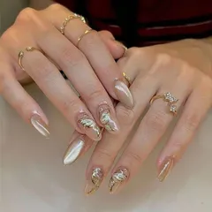Sculpted metallic butterflies on a neutral, cat-eye base. This design shows how to combine 3D sculpting with popular gel polish effects for a stunning result.