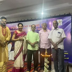 Posing with the other dignitaries at the inauguration of the Malleswaram Sangeeta Sabha conference. It's wonderful to be part of these community-led music festivals.
