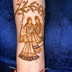 A beautiful portrait of Lord Shiv and Goddess Parvati sitting together on a swing under a tree. This is a serene and detailed design, perfect for the forearm.