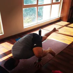A student exploring a flying split variation (Eka Pada Koundinyasana). My workshops are for all levels, encouraging everyone to play with their limits.
