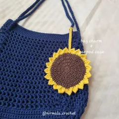 A still shot of our sunflower beach bag. The sunflower doubles as a bag charm and a small pouch for your Airpods or other tiny items.