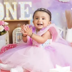 A round of applause for the birthday girl. Her happy claps and bright smile made this pre-birthday shoot so much fun.