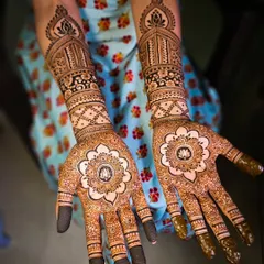 The beauty of a fresh application. My super smooth henna paste allows for incredibly detailed and sharp lines, perfect for complex bridal designs like this full-arm mandala pattern.