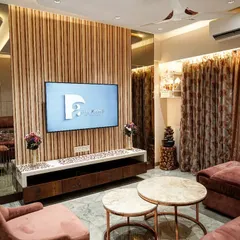 For this living room, I used a combination of wooden rafters, a brown mirror for a sense of space, and Corian countertops. The result is a warm and inviting TV unit that is rich in texture.