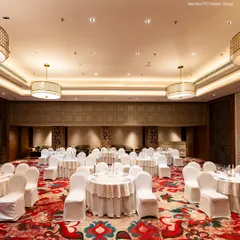 My banquet halls are designed for ultimate flexibility. Here, the space is transformed into a cluster setup for a corporate conference, demonstrating how I can adapt the venue to suit the specific needs of any professional gathering, large or small.