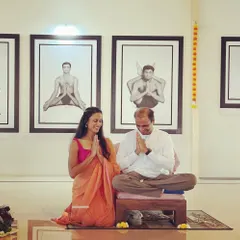 A guru shows you the light. Another precious moment with Sharath Ji, whose guidance has been fundamental to my journey as both a student and a teacher of Ashtanga yoga.