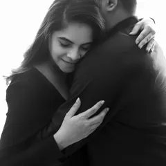 A powerful embrace, full of trust and emotion. Just three days after this shoot, this couple welcomed their twins. This black and white edit feels so poignant.