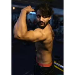 Building impressive arms and a solid core. This client is on his journey to add size and definition, focusing on hypertrophy training.