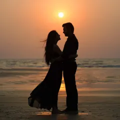 There is nothing more romantic than a sunset silhouette. This classic pre-wedding beach photograph captures the pure connection between Umesh and Janhavi against a golden sky, a timeless symbol of their love story.