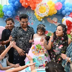 Bubbles, cake, and the whole family together. This is what a perfect birthday celebration looks like at Playhouse.