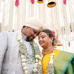 A beautiful portrait of a Marathi couple during their wedding ceremony in Mussoorie, showcasing the elegance of their traditional attire.
