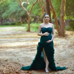 Capturing the serene beauty of pregnancy in nature. This outdoor portrait features a mother-to-be in a gorgeous, dark green mermaid gown, highlighting how I use natural light and scenery to create timeless images.