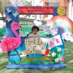 A little star ready to begin her school adventure. Our colorful and welcoming photo booth captures the joy and anticipation of this special milestone.