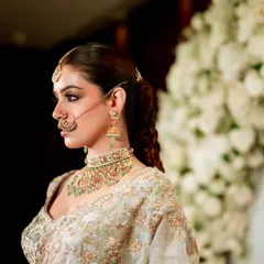 This side profile highlights the hairstyle and the way the makeup complements the intricate jewelry. We explore how to balance different elements for a harmonious and elegant result.