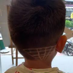 A closer look at this cool diamond pattern. I use precision tools to create clean, sharp geometric designs that add a unique touch to any haircut.