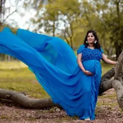 Feel like a queen in this sky blue tail gown, designed specifically for maternity shoots. The lightweight tail catches the wind for breathtaking, flying-gown photos that look straight out of a dream.