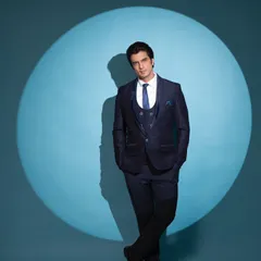 I styled the charming Gashmeer Mahajani for a commercial shoot in this sharp, three-piece navy suit. The focus was on a clean, modern, and powerful silhouette that exudes confidence and class.