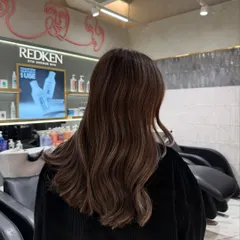Ash-blonde dreams made real with a Redken gloss. This look is all about achieving that perfect cool tone with incredible shine and health.