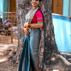 The happiness of a bride is our greatest reward. She looks absolutely beautiful in this traditional South Indian wedding saree look.