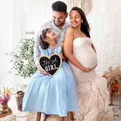 My heart is so full seeing moments like this. Including the whole family makes a maternity shoot even more special, and big sister is so excited to welcome her baby sister!