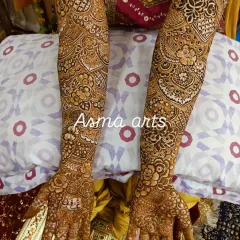 Here is another example of my heavy, full-coverage mehendi. The patterns are tightly packed to ensure a stunning and dark result once the henna stain develops.