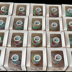 I also provide individually boxed cupcakes, which make fantastic and convenient return gifts for kids' parties. These are the Baby Shark themed cupcakes, each packed in its own window box.