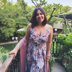 A happy pose in a floral dress. My vibe for the new year is to just be present and enjoy the moments as they come.