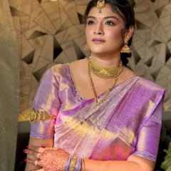 I love creating authentic traditional looks, like this South Indian bridal makeup. I focus on every detail, from the classic gold jewelry and Kanjivaram saree to the radiant, long-lasting makeup that respects tradition.
