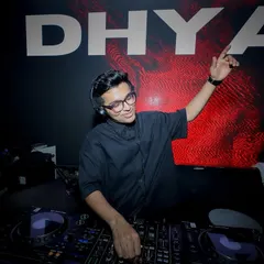 A portrait from my set at Shiloh, Mumbai. Focused and in the zone, ready to take the crowd on a journey.