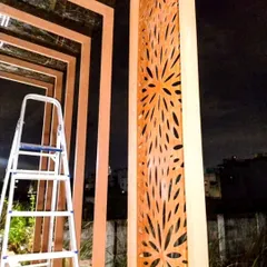 Here is a close-up of our team installing a custom CNC laser-cut panel onto a pergola column. This level of detail and precision is what defines our work, adding a sophisticated touch to the final structure.