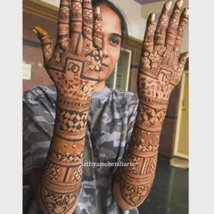 Love sealed in henna for this engagement ceremony. This design features interlocking rings and the couple's initials, "TS", surrounded by delicate floral patterns.