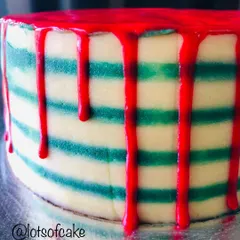 I love playing with colors and techniques. Here is a striped buttercream cake with a bold red drip, a fun and modern design we can explore in my frosting and design class.