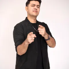 Keeping the trends fresh and the cuts sharp. This is the energy I bring to my salon every single day.