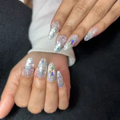 This set is all about the sparkle. Long, almond-shaped nails are fully covered in chunky silver and holographic glitter, with large iridescent crystals for an extra dazzling effect.