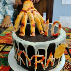 For a fan of the show 'Wednesday', I created this spooky and fun chocolate drip cake, topped with a realistic, hand-sculpted 'Thing' hand.