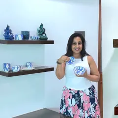 From spinning clay to shaping stories. Here I am with some of my first ceramic creations, each one imperfect but full of heart and the memory of learning something new.