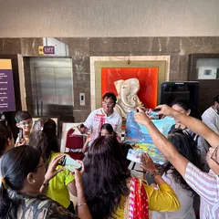 A crowd gathers for my live demo at the Kalaa Spandan Art Fair in Pune. I love the energy and excitement of painting for a live audience.