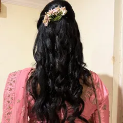 Another example of beautiful soft curls, this time for a non-bridal look. We added a small floral accessory to complement her pink saree. Curls are versatile and suit almost any hair length.