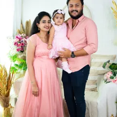 From a baby bump to a family of three, I’m here to capture every chapter of your story. These family portraits are about the genuine connection and love you share, preserved in a beautiful, natural way.