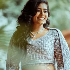 A candid shot of the bride enjoying a lighthearted moment. Capturing these natural smiles is at the core of my candid engagement photography service.