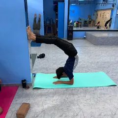 A student at our Malad West advance class using the wall for support in Pincha Mayurasana (Forearm Stand). This class is designed for regular practitioners and teachers looking to upgrade their practice.