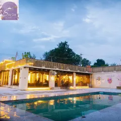 This is the view as evening sets in at my place. The poolside area offers a chic and relaxing atmosphere, perfect for everything from a weekend brunch to an elegant cocktail party under the stars.