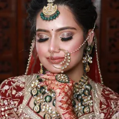 A beautiful glitter cut-crease eye makeup look. The shimmer on the lid catches the light beautifully, making the eyes the star of the show.