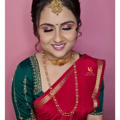A close-up of Varshini's eye makeup for her ring ceremony. The soft blend of pink and shimmer on the lids adds a touch of romance, while the defined brows frame her face perfectly.