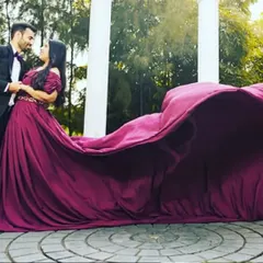 This Wild Orchid gown is all about drama and romance. The deep color and enormous, flowing trail provide a stunning contrast against the classic white pillars, making for a truly glamorous pre-wedding portrait.