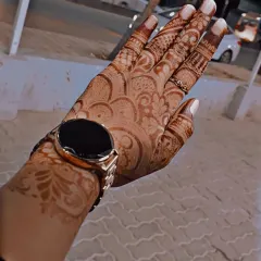 A beautiful example of a detailed design with a lovely, even stain. This is the classic, natural mehendi color that my organic cones consistently deliver.