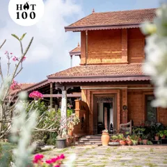 The Varadarajan House, recognized in Volume Zero's 'Hot 100' list. This project is celebrated for its serene design that harmonizes with the Coorg rainforest and its rich cultural heritage.