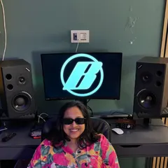 A quick 24-hour trip to Naples to record a set for B-Sides Radio. Even on a short trip, I always make time to connect with local radio stations and share my music.