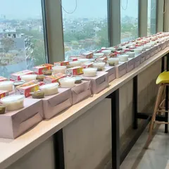 A large-scale order of packed meals lined up and ready to go. We have the capacity to handle bulk orders for corporate offices, ensuring timely delivery and consistent quality for every single meal.