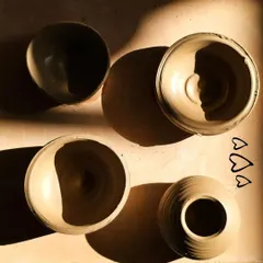 More bowls soaking up the sun. The simple, earthy beauty of raw clay is something I will never get tired of.